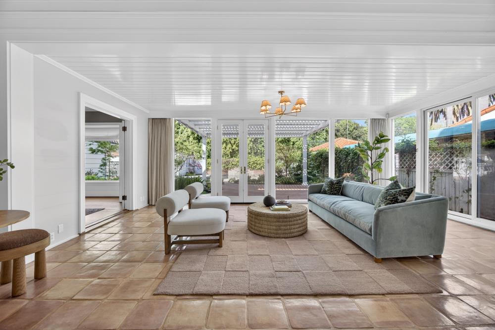 119 South Avena Avenue