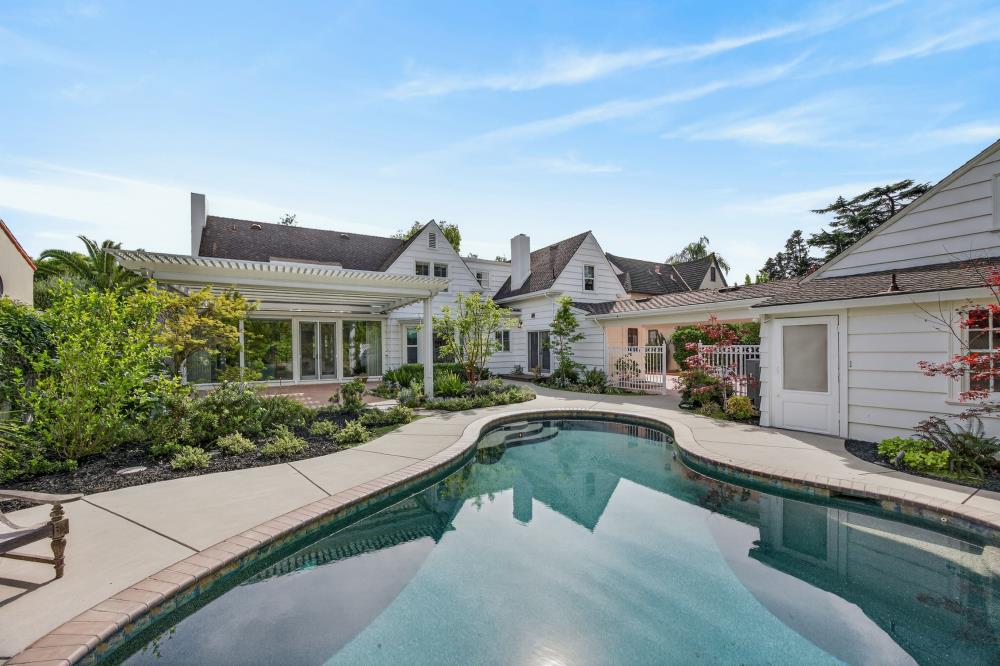 119 South Avena Avenue