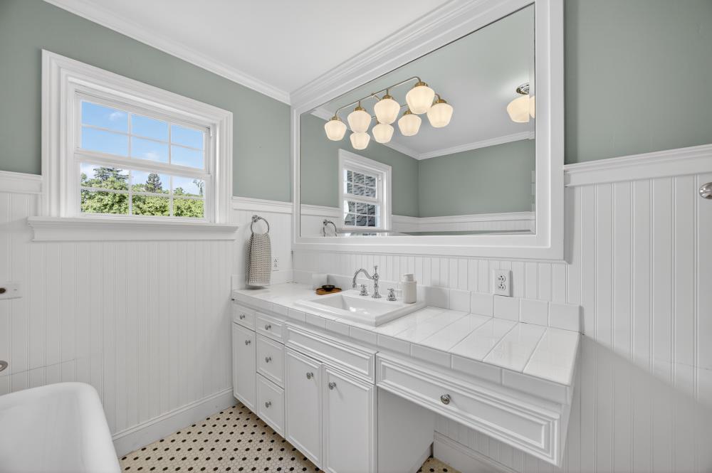 119 South Avena Avenue