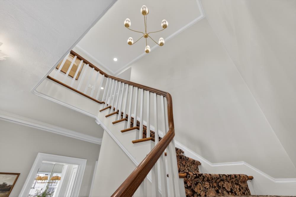 119 South Avena Avenue