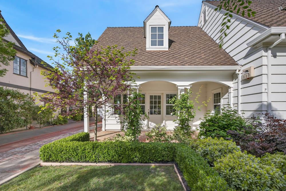 119 South Avena Avenue