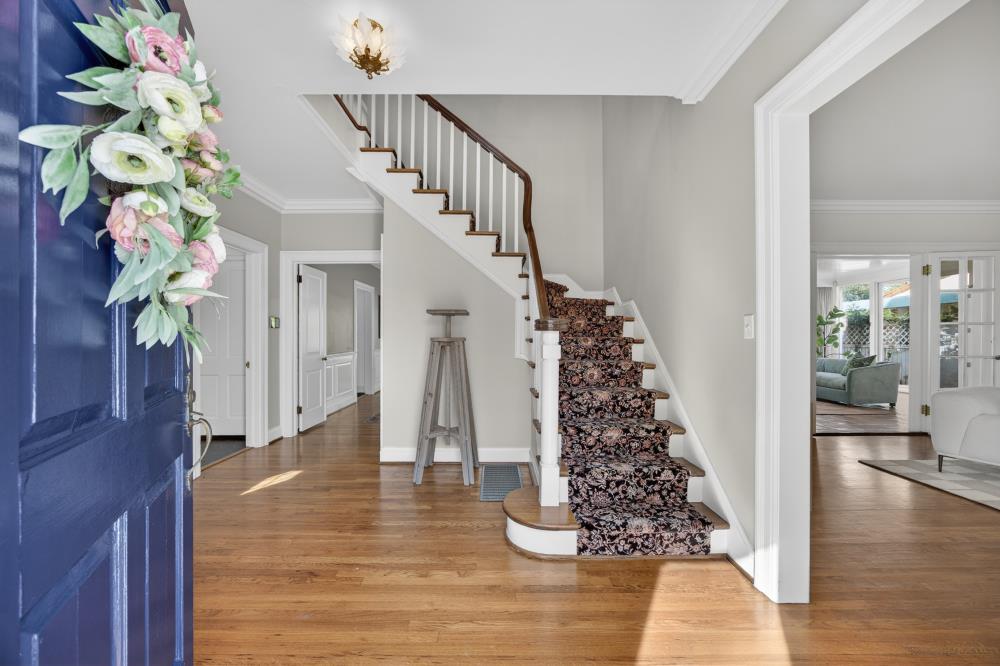 119 South Avena Avenue