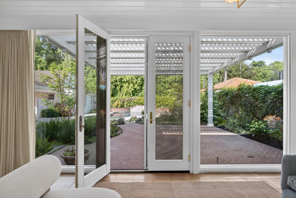 119 South Avena Avenue