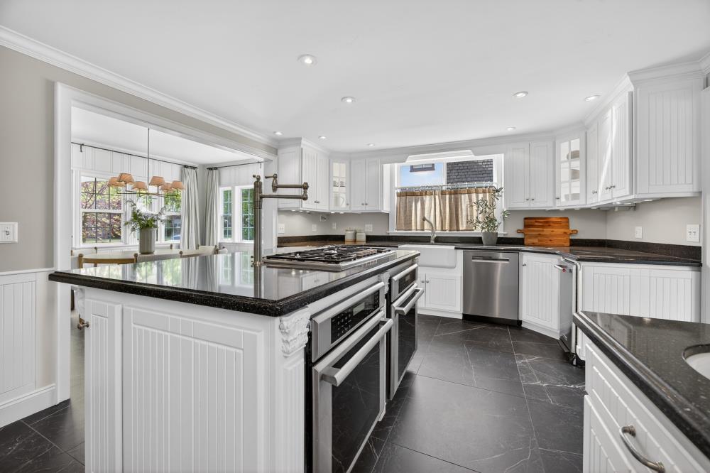 119 South Avena Avenue