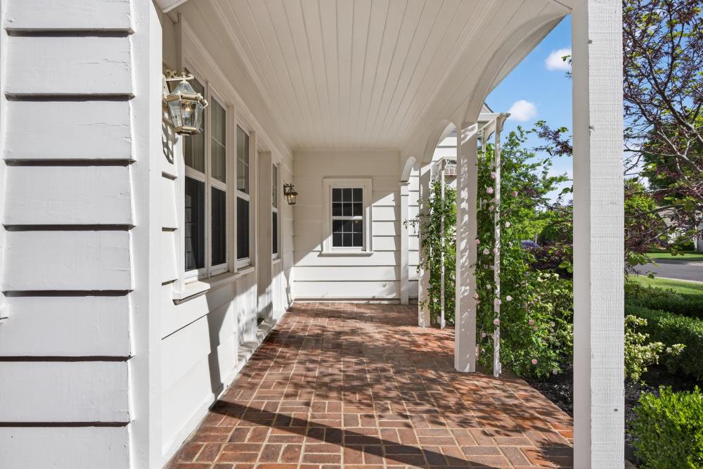 119 South Avena Avenue