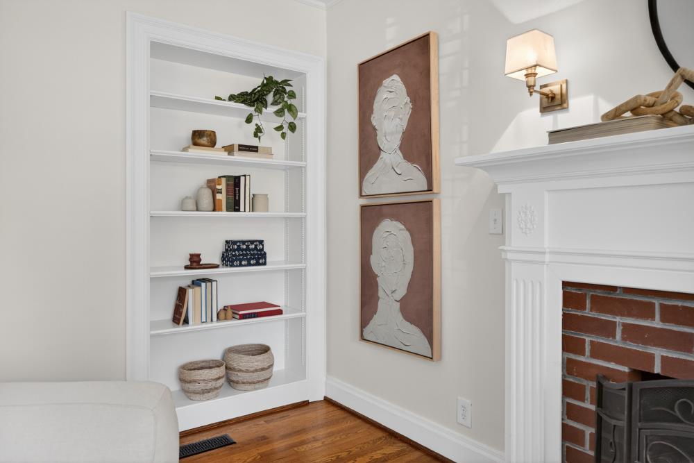 119 South Avena Avenue