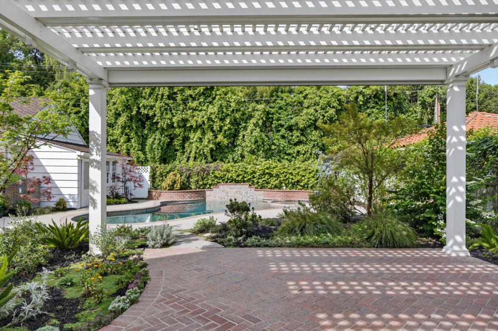 119 South Avena Avenue