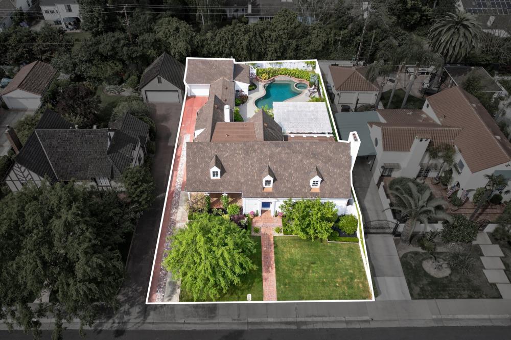 119 South Avena Avenue