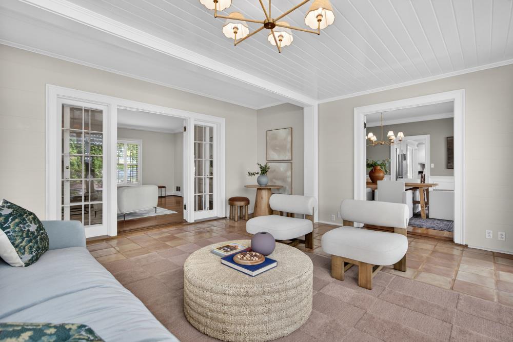 119 South Avena Avenue