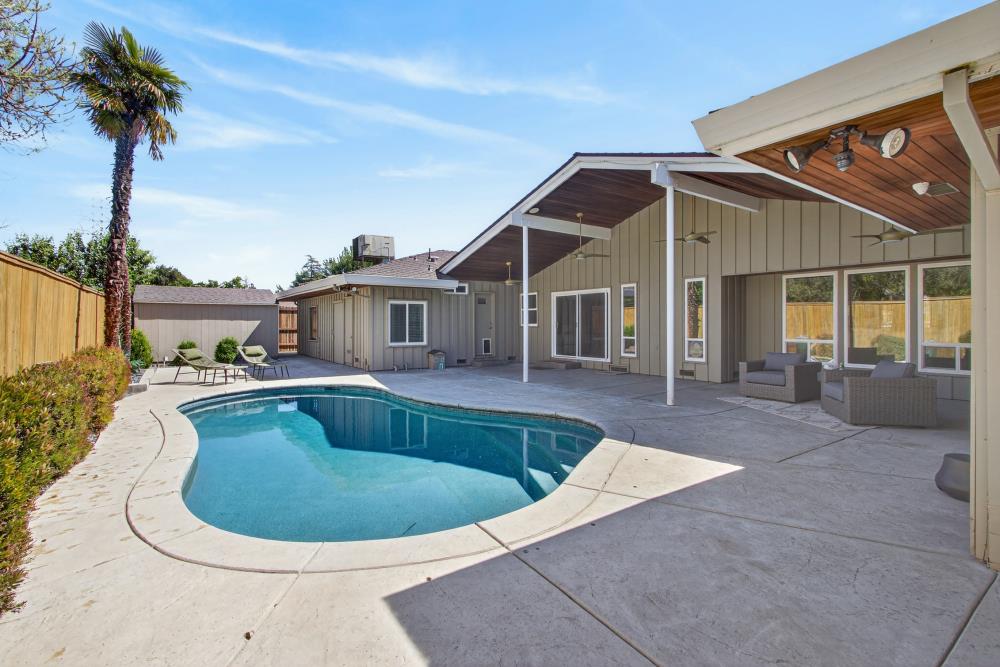 2595 American River Drive