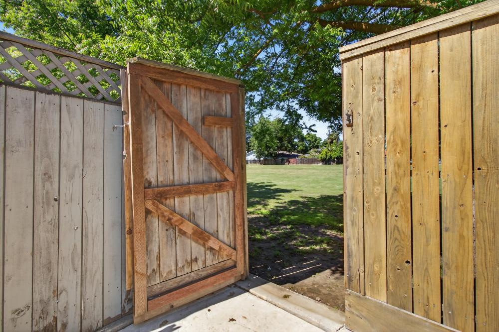 2595 American River Drive