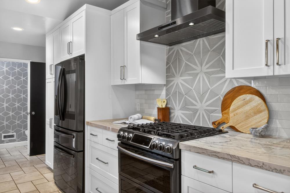 2595 American River Drive