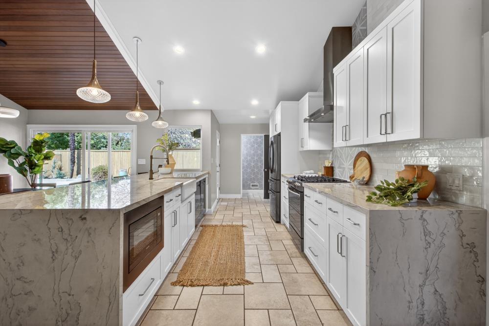 2595 American River Drive