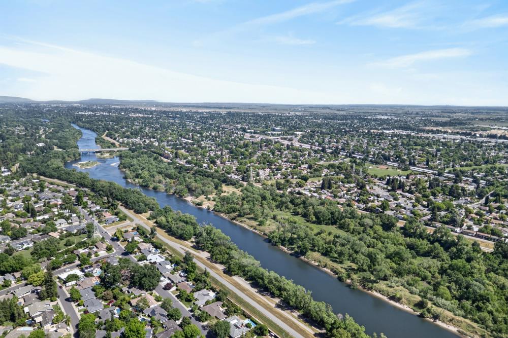 2595 American River Drive