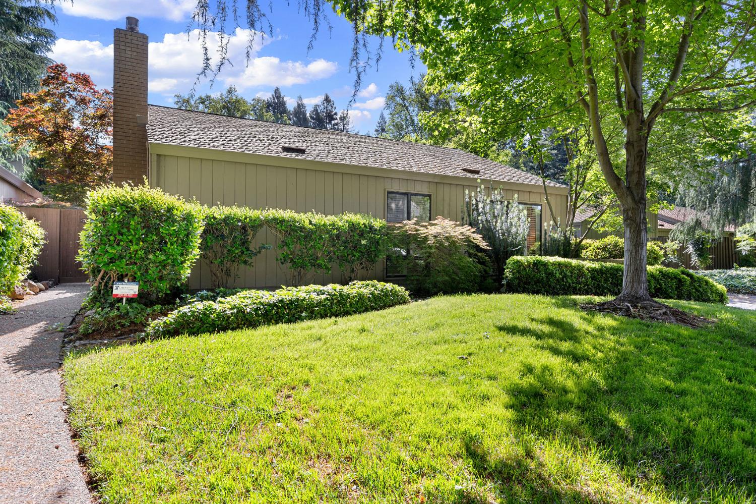 703 Dunbarton Circle