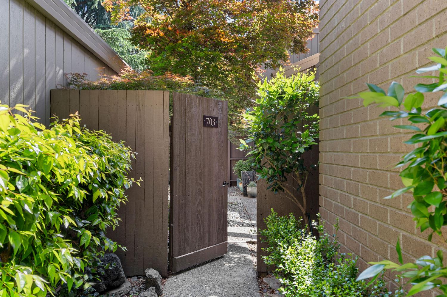 703 Dunbarton Circle