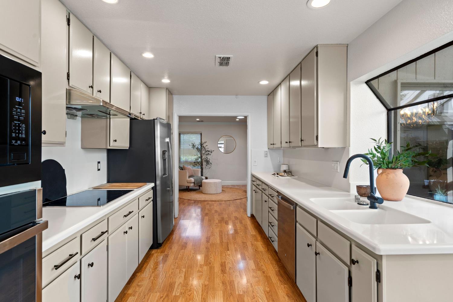 703 Dunbarton Circle