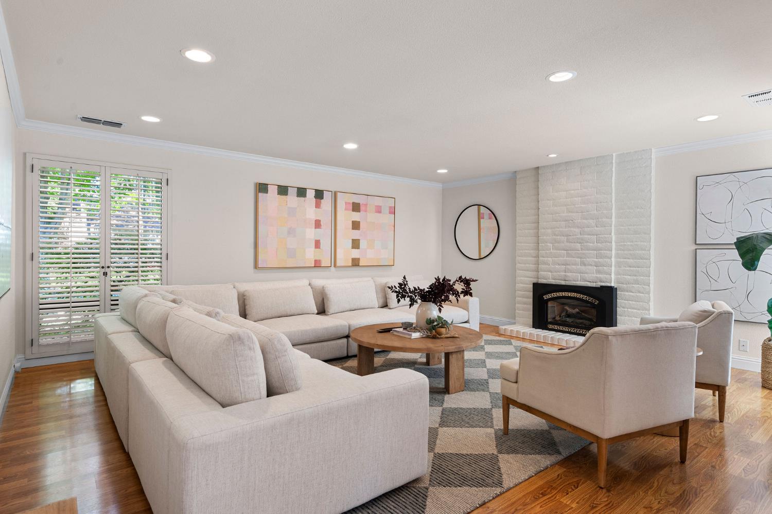 703 Dunbarton Circle