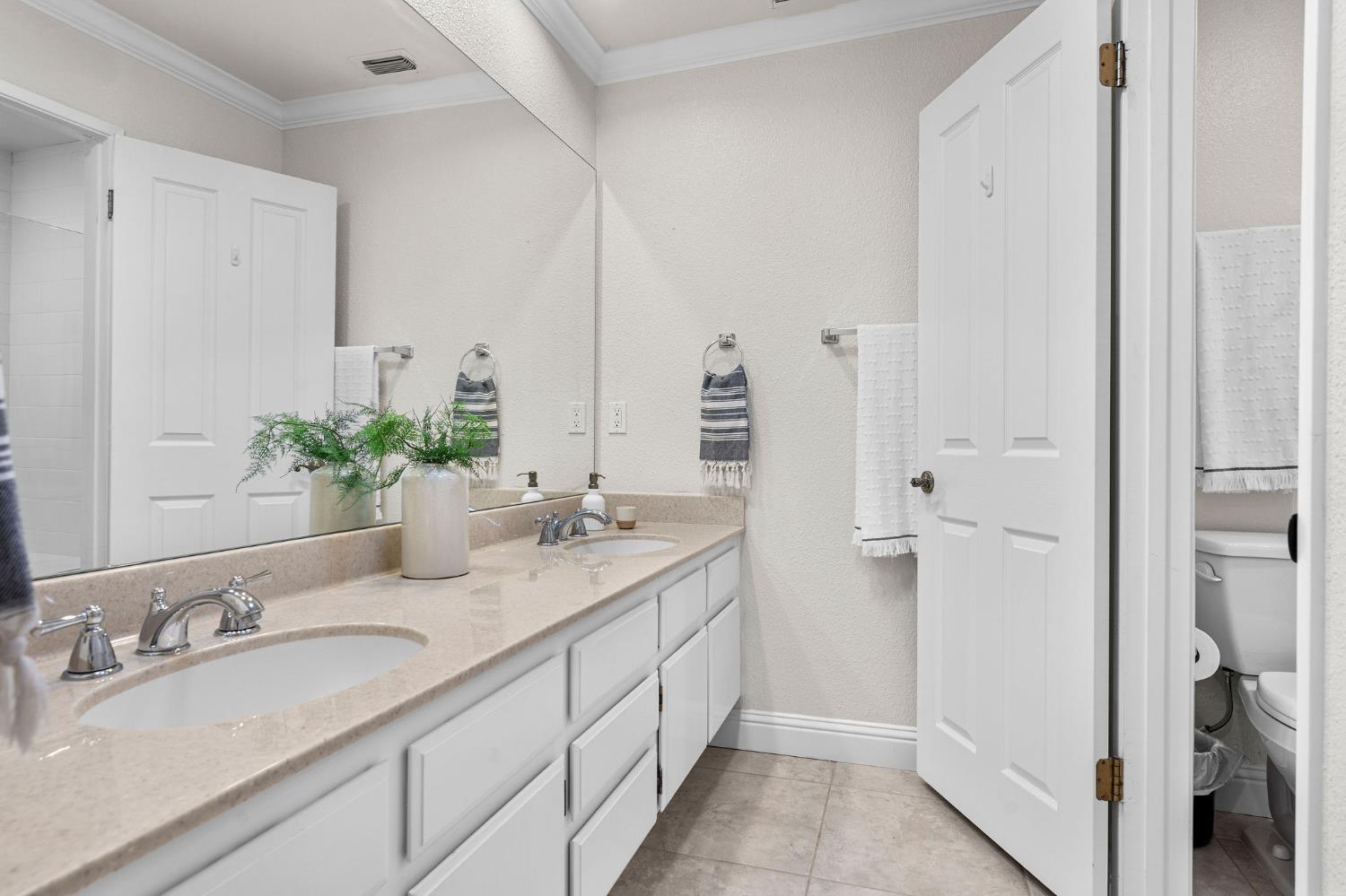 703 Dunbarton Circle