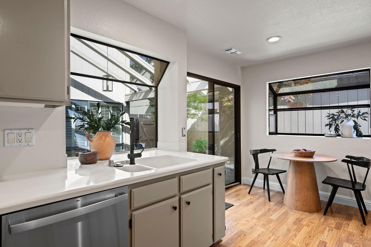 703 Dunbarton Circle