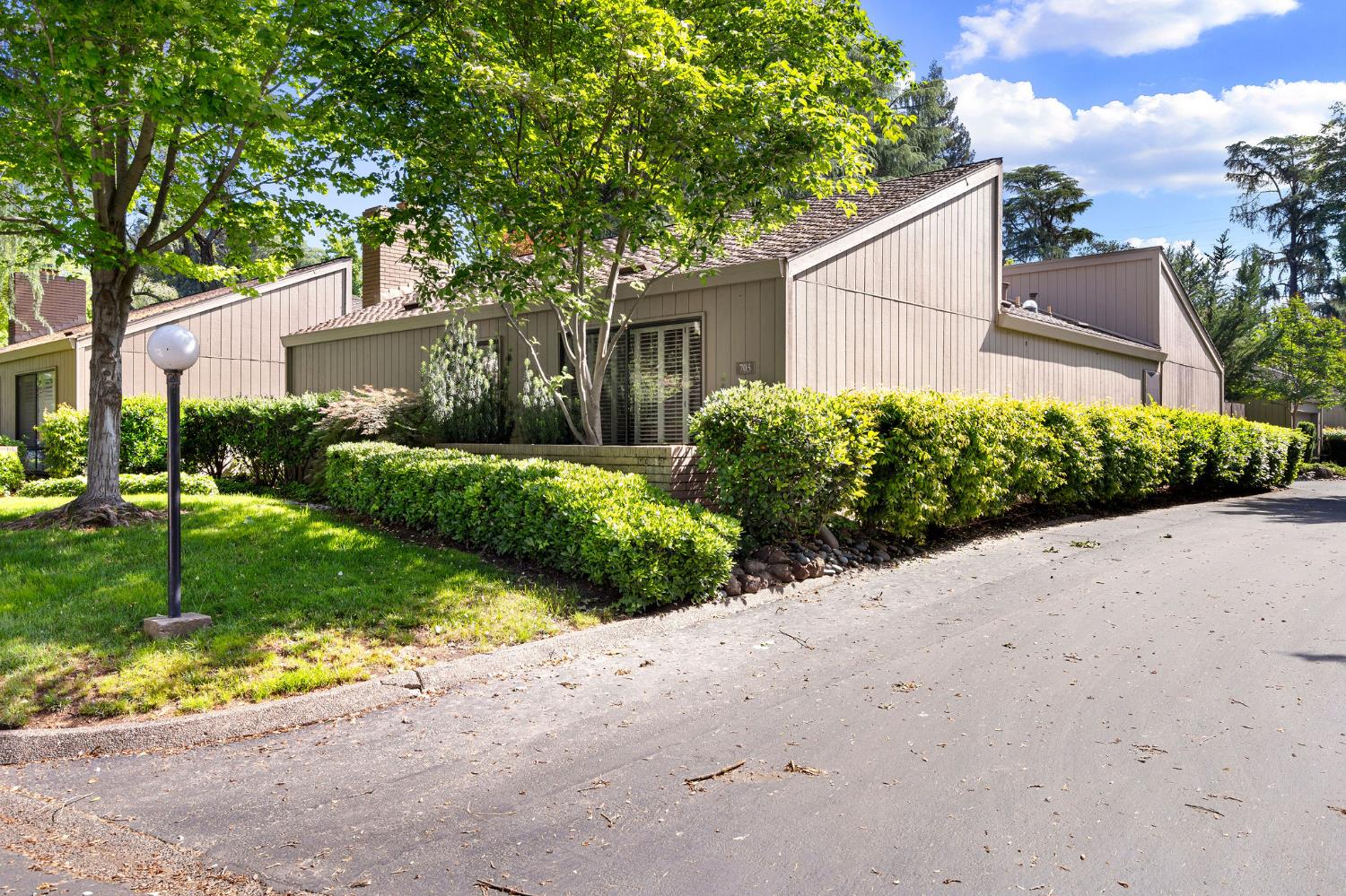 703 Dunbarton Circle