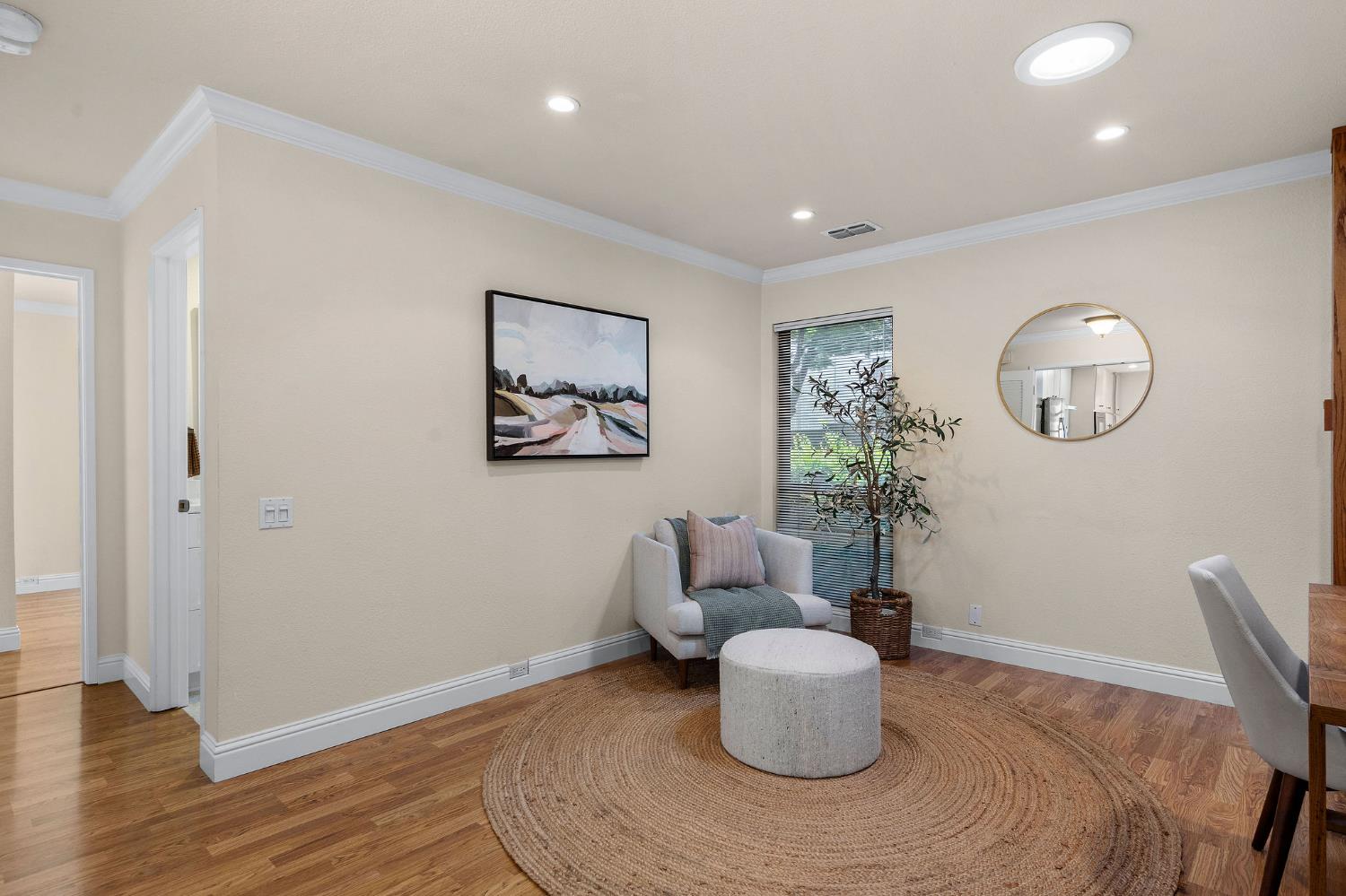 703 Dunbarton Circle