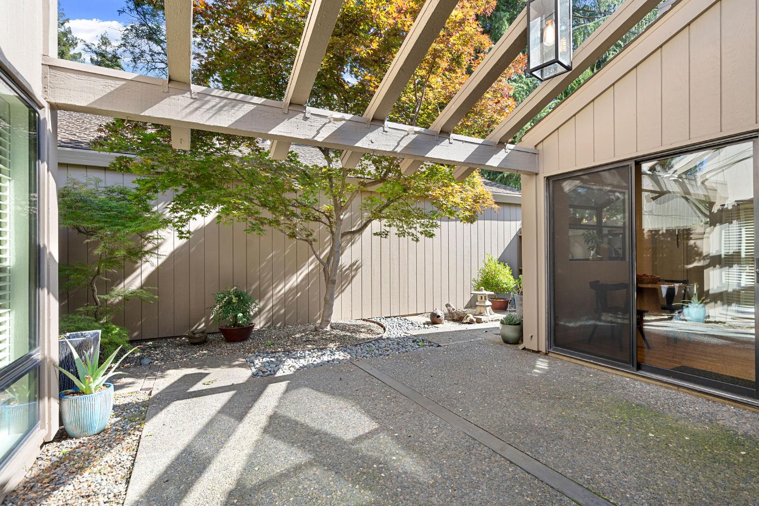 703 Dunbarton Circle