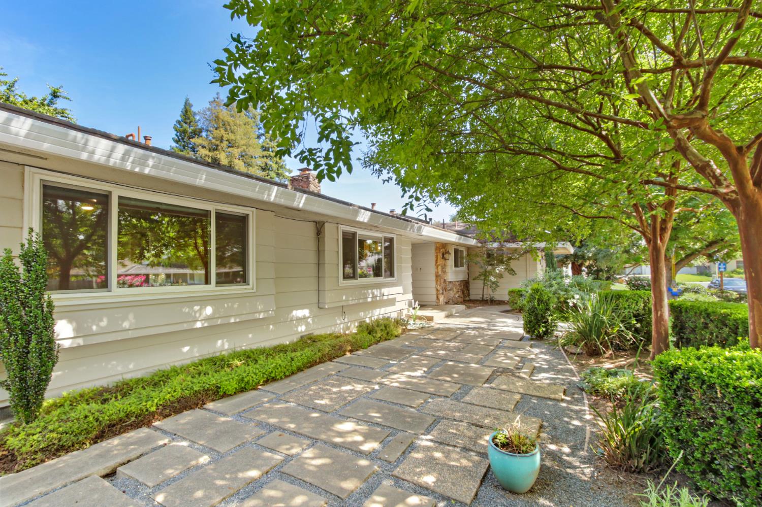 380 Wilhaggin Drive