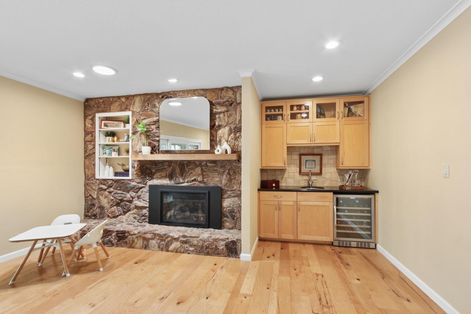 380 Wilhaggin Drive