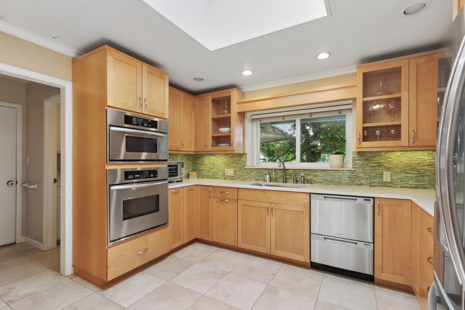 380 Wilhaggin Drive