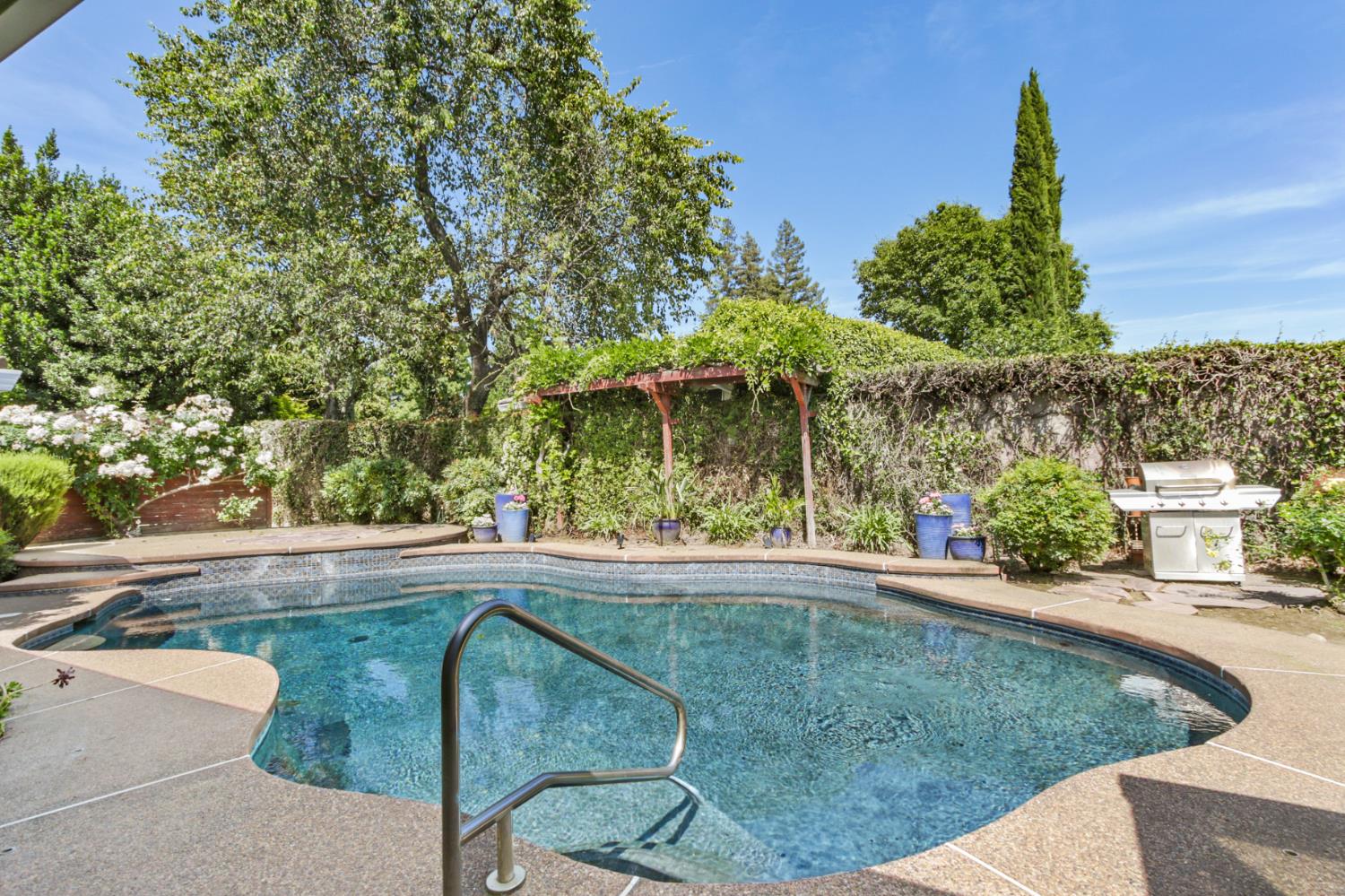 380 Wilhaggin Drive