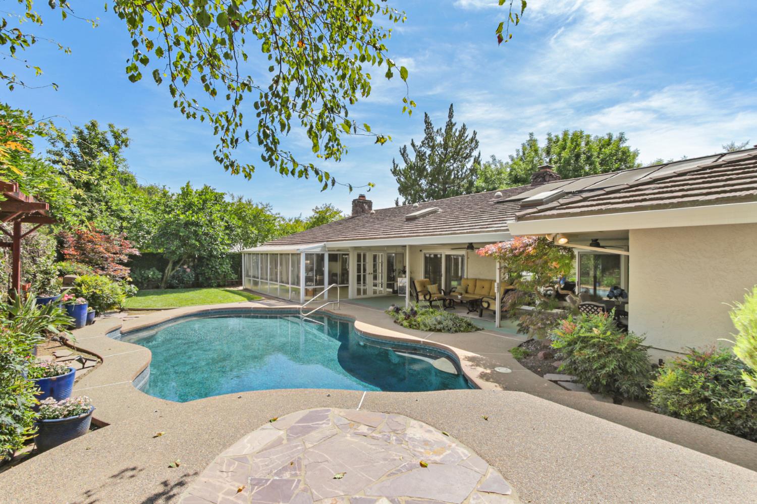 380 Wilhaggin Drive