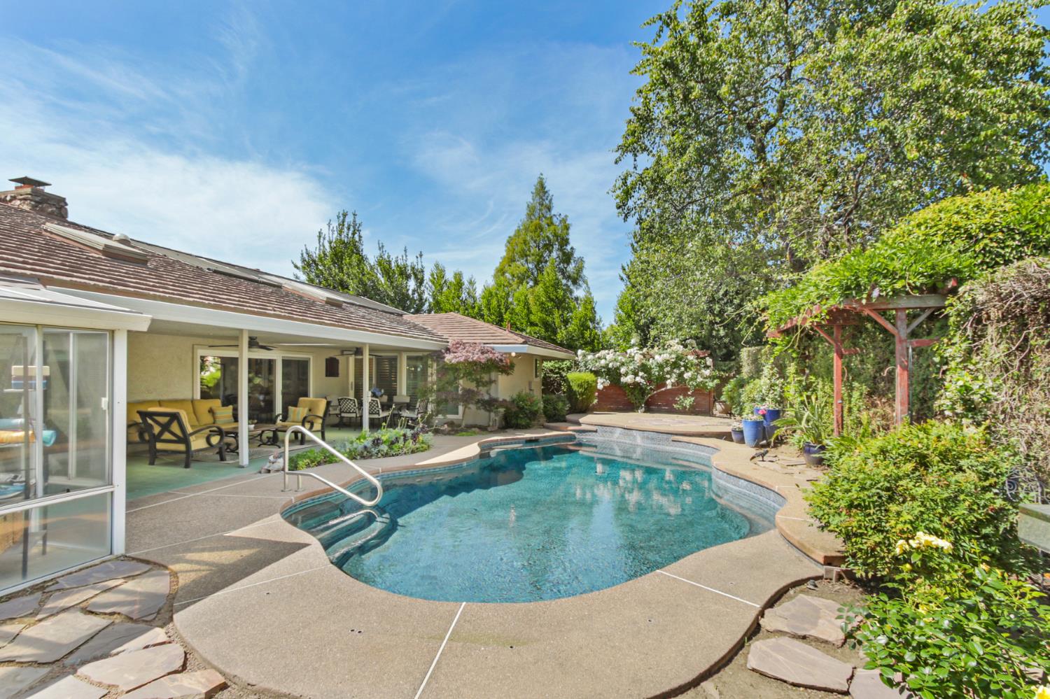 380 Wilhaggin Drive