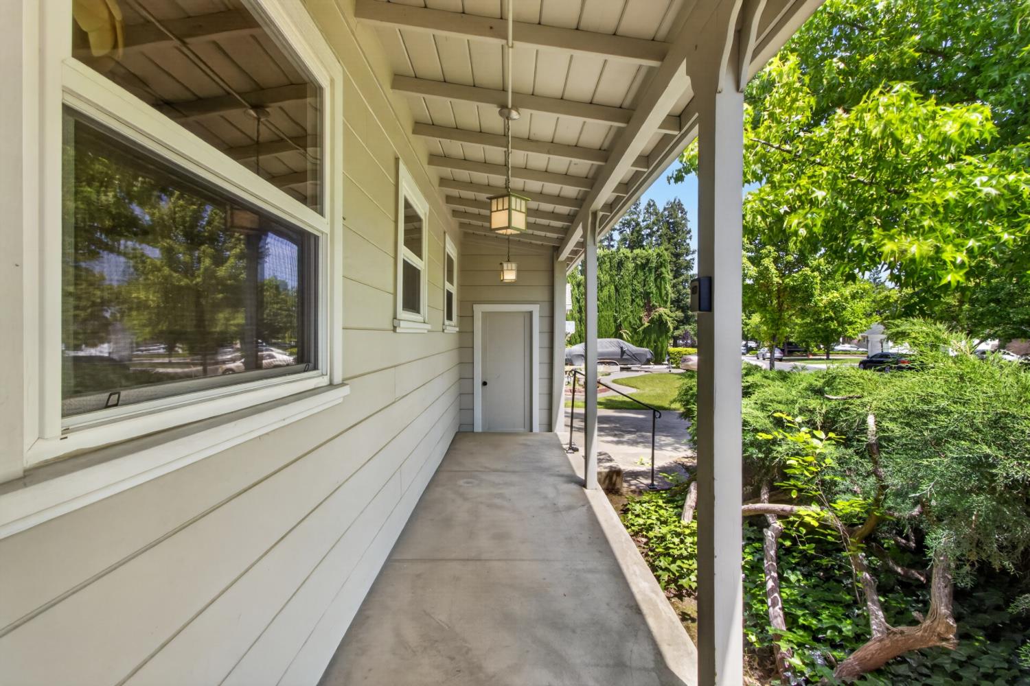 1515 Los Molinos Way