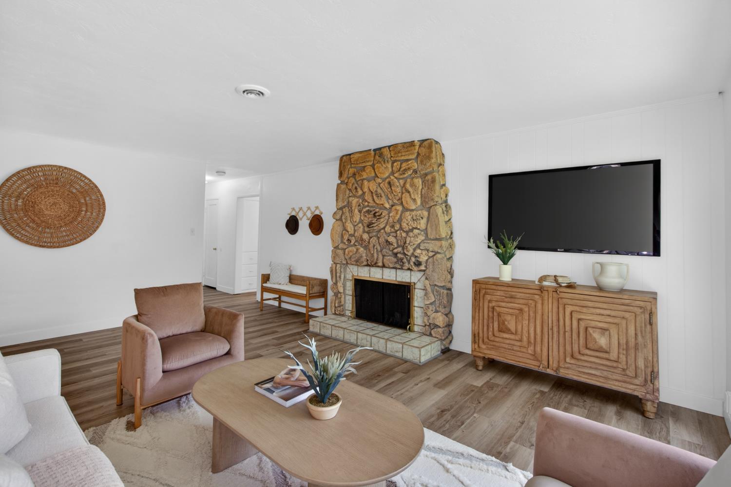 1515 Los Molinos Way