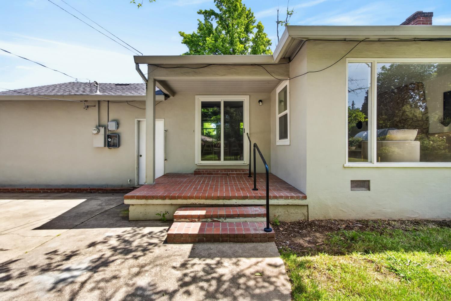 1515 Los Molinos Way