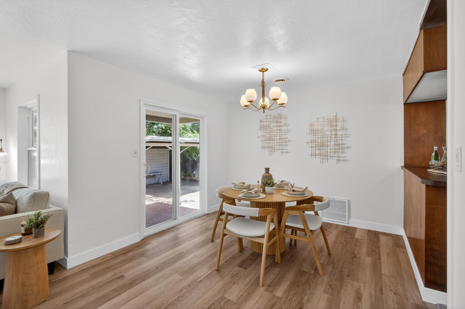 1515 Los Molinos Way