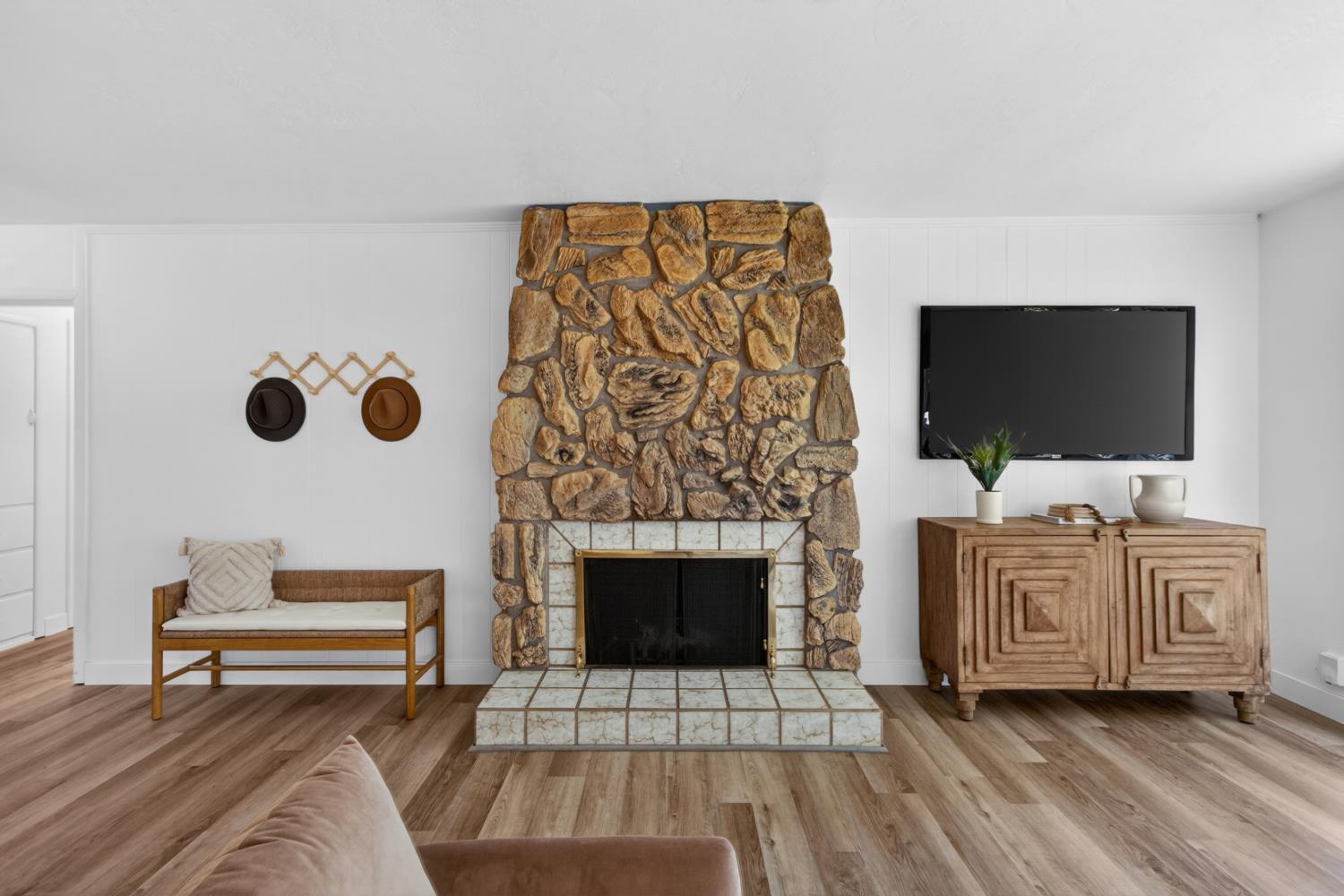 1515 Los Molinos Way