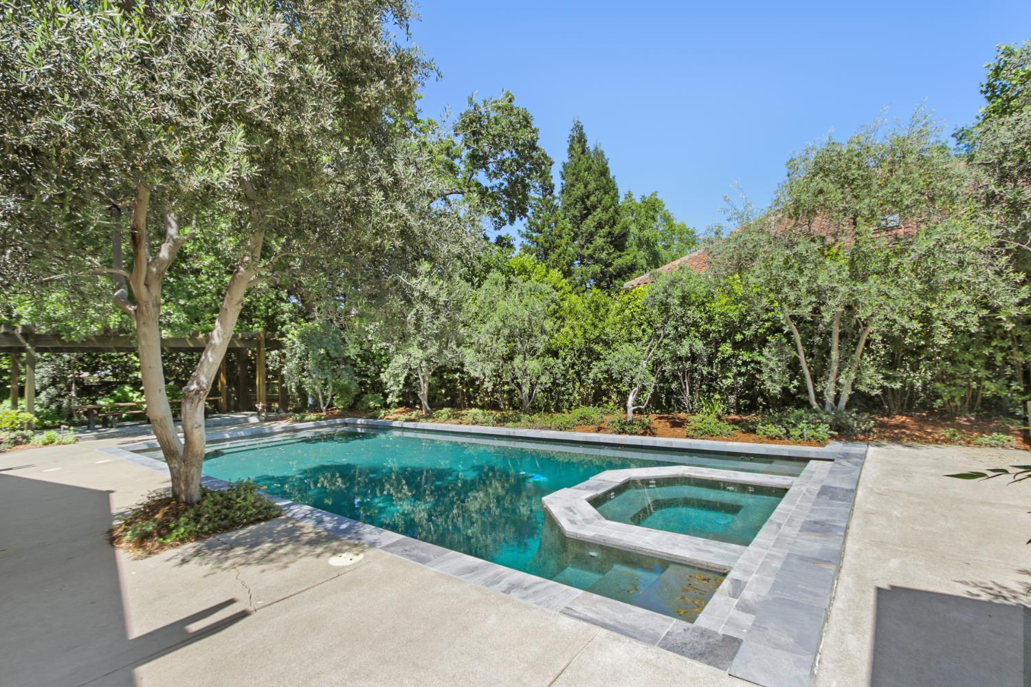 640 Lake Wilhaggin Drive