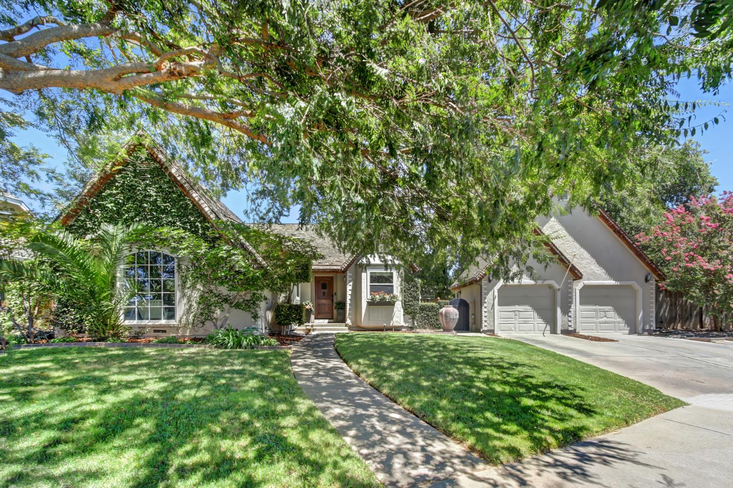 3006 Clairidge Oak Court