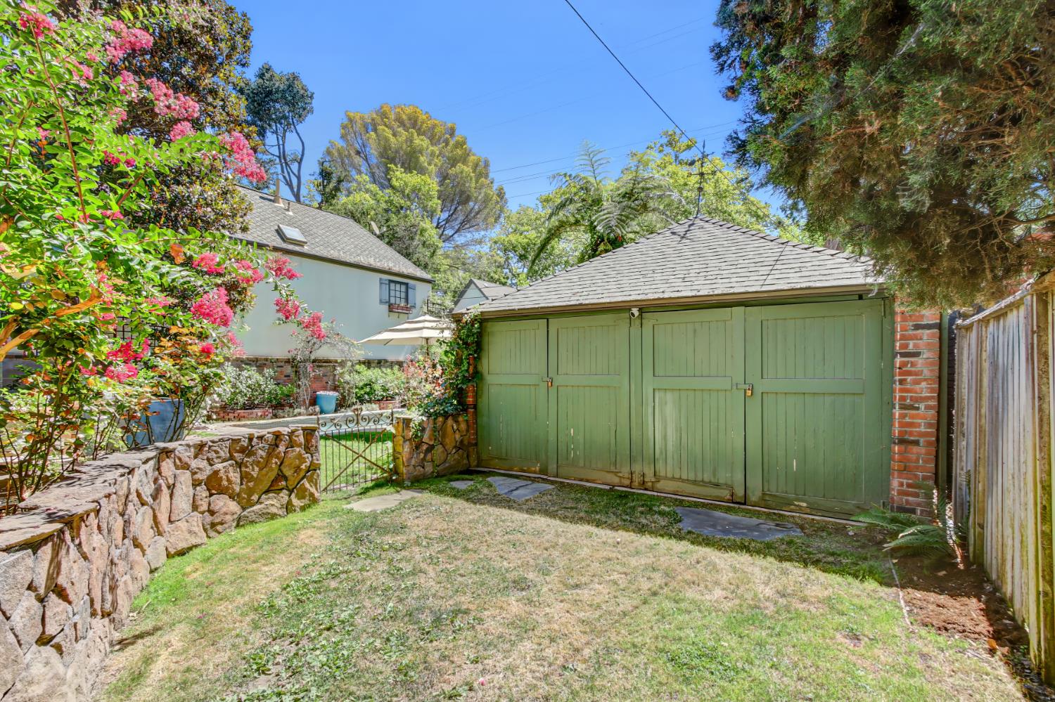 725 33rd Street
