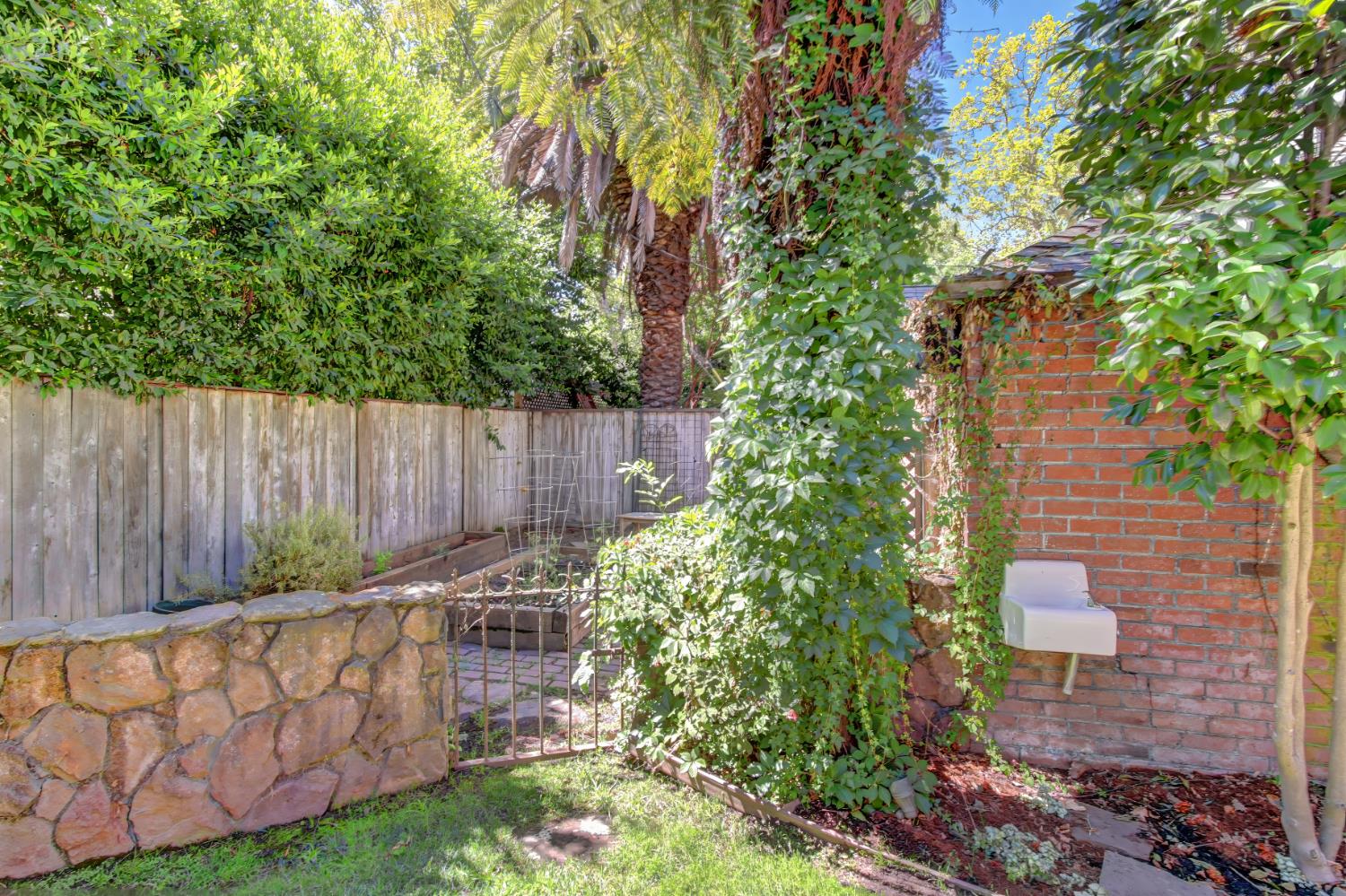 725 33rd Street