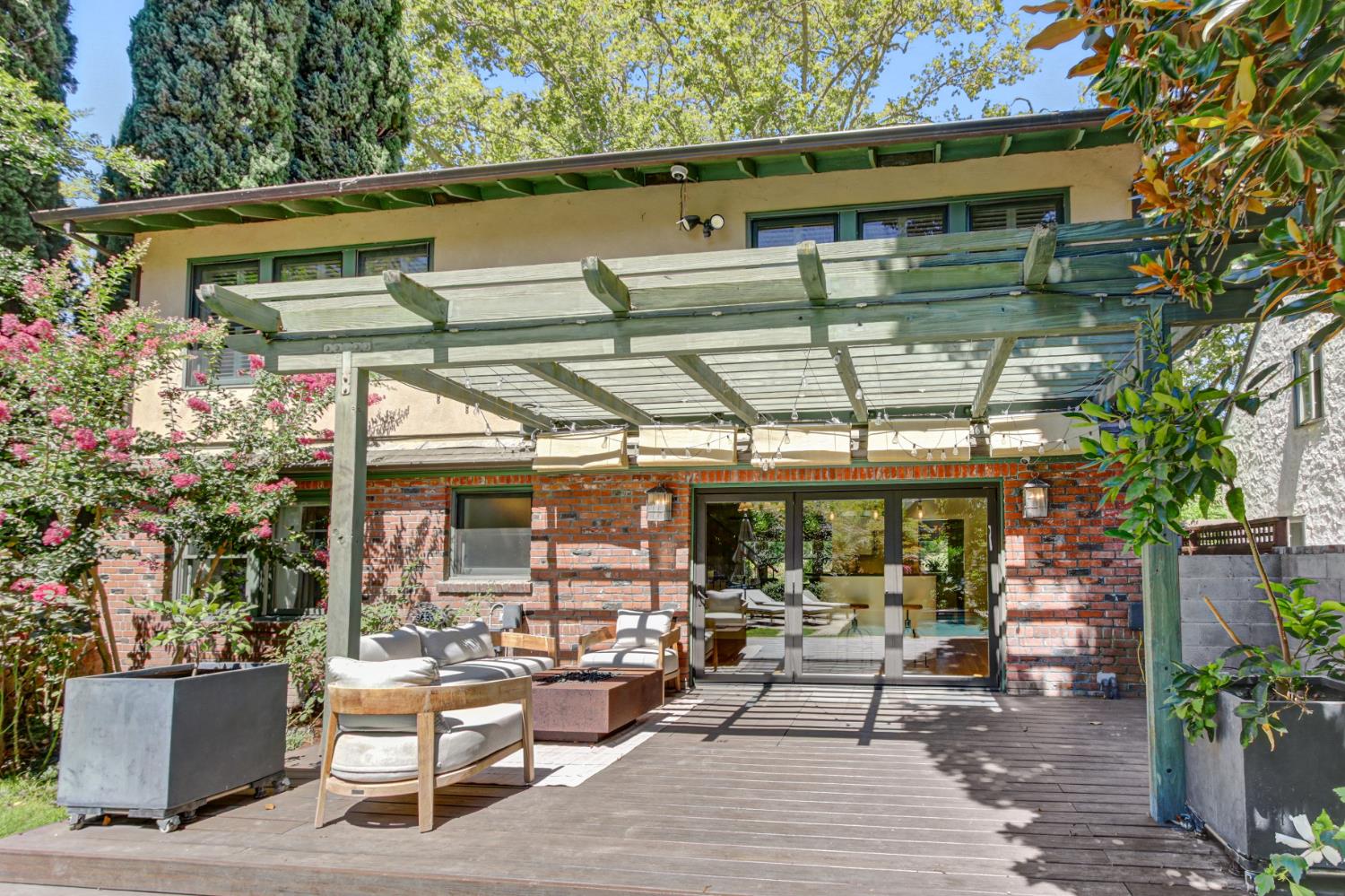 725 33rd Street