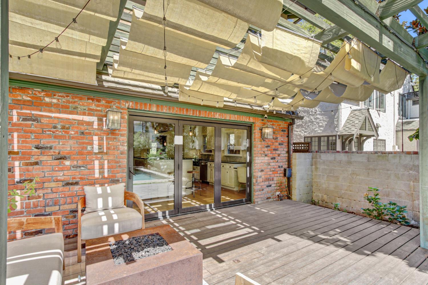 725 33rd Street