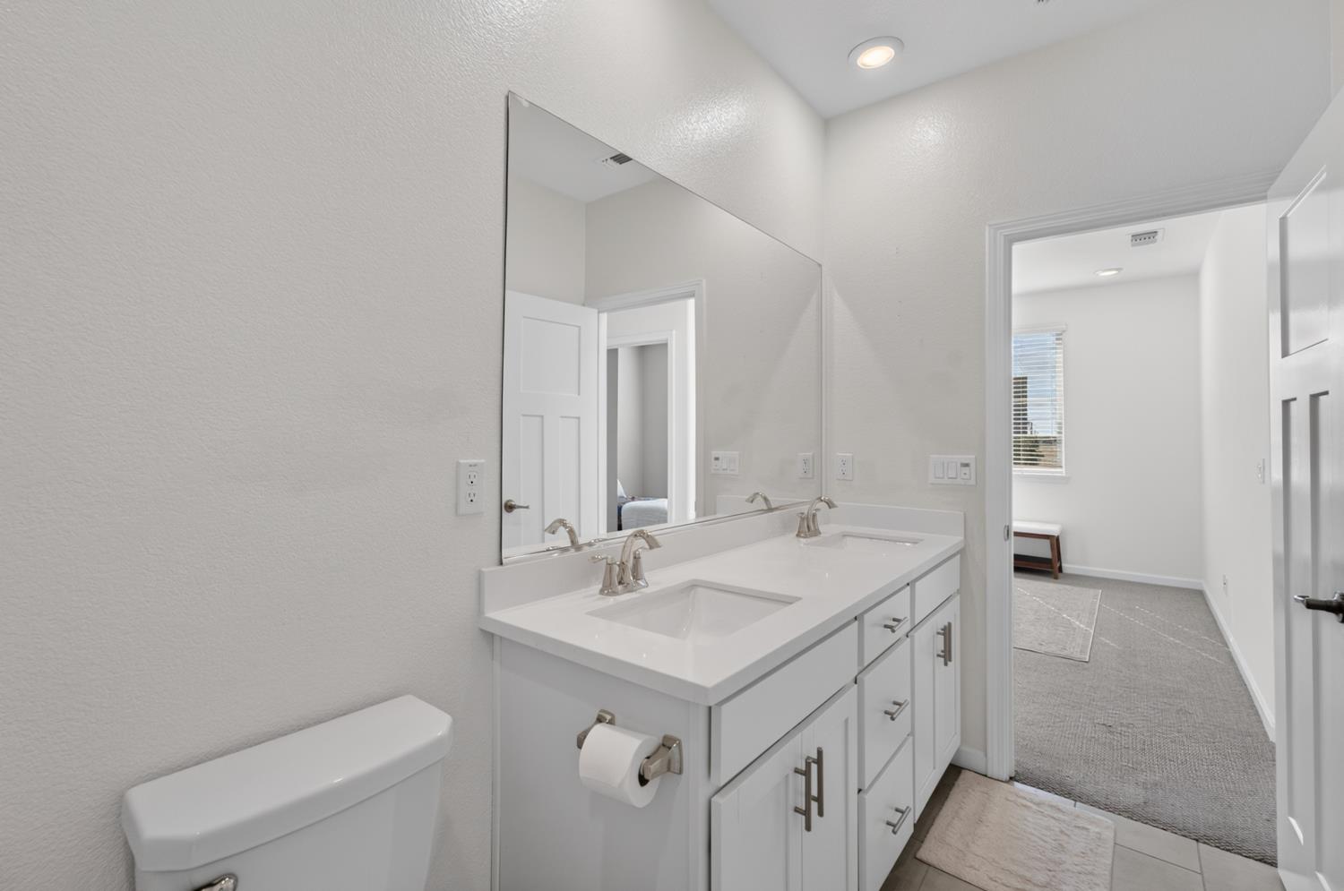 3863 Ivan Way