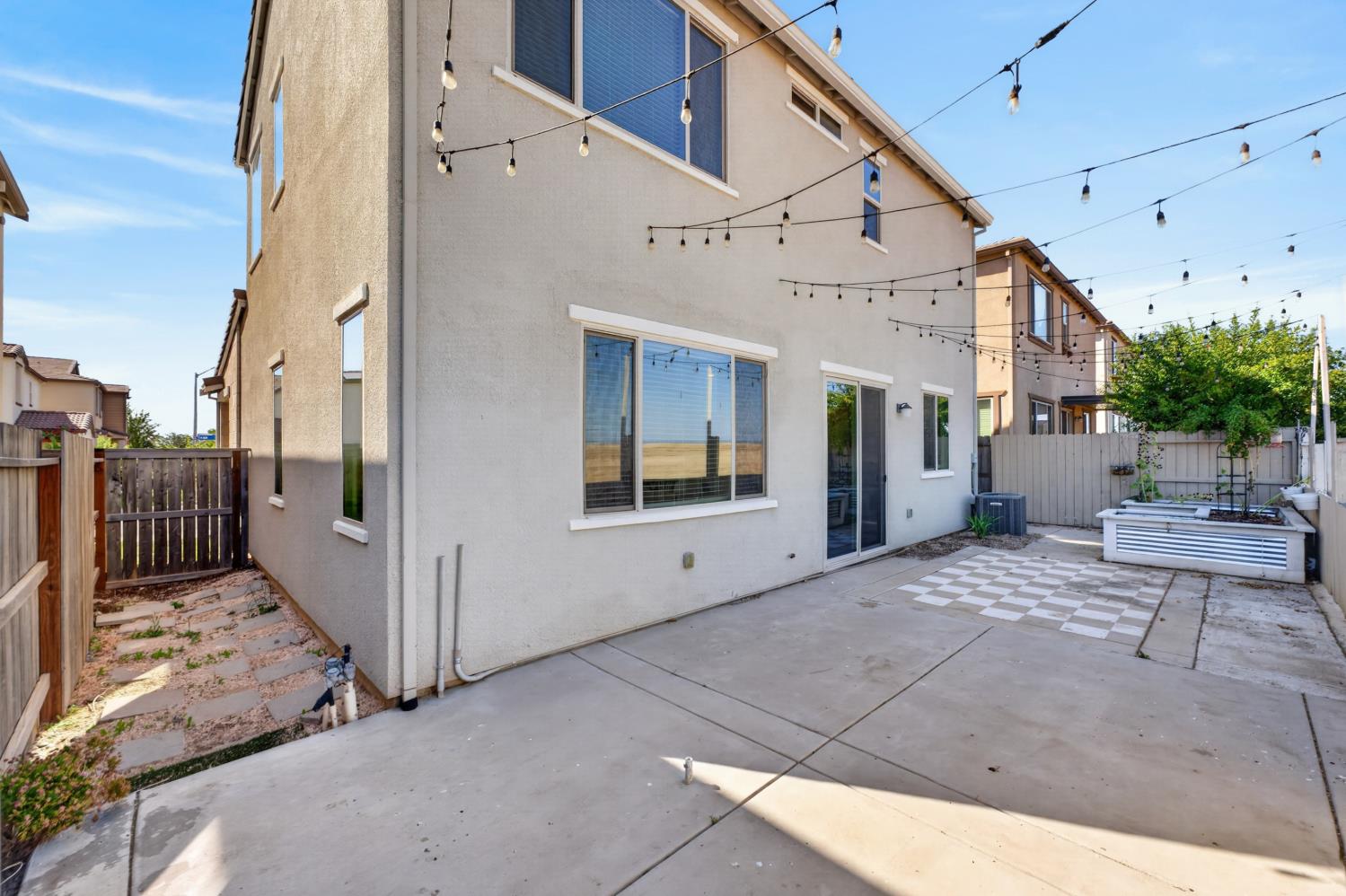 3863 Ivan Way