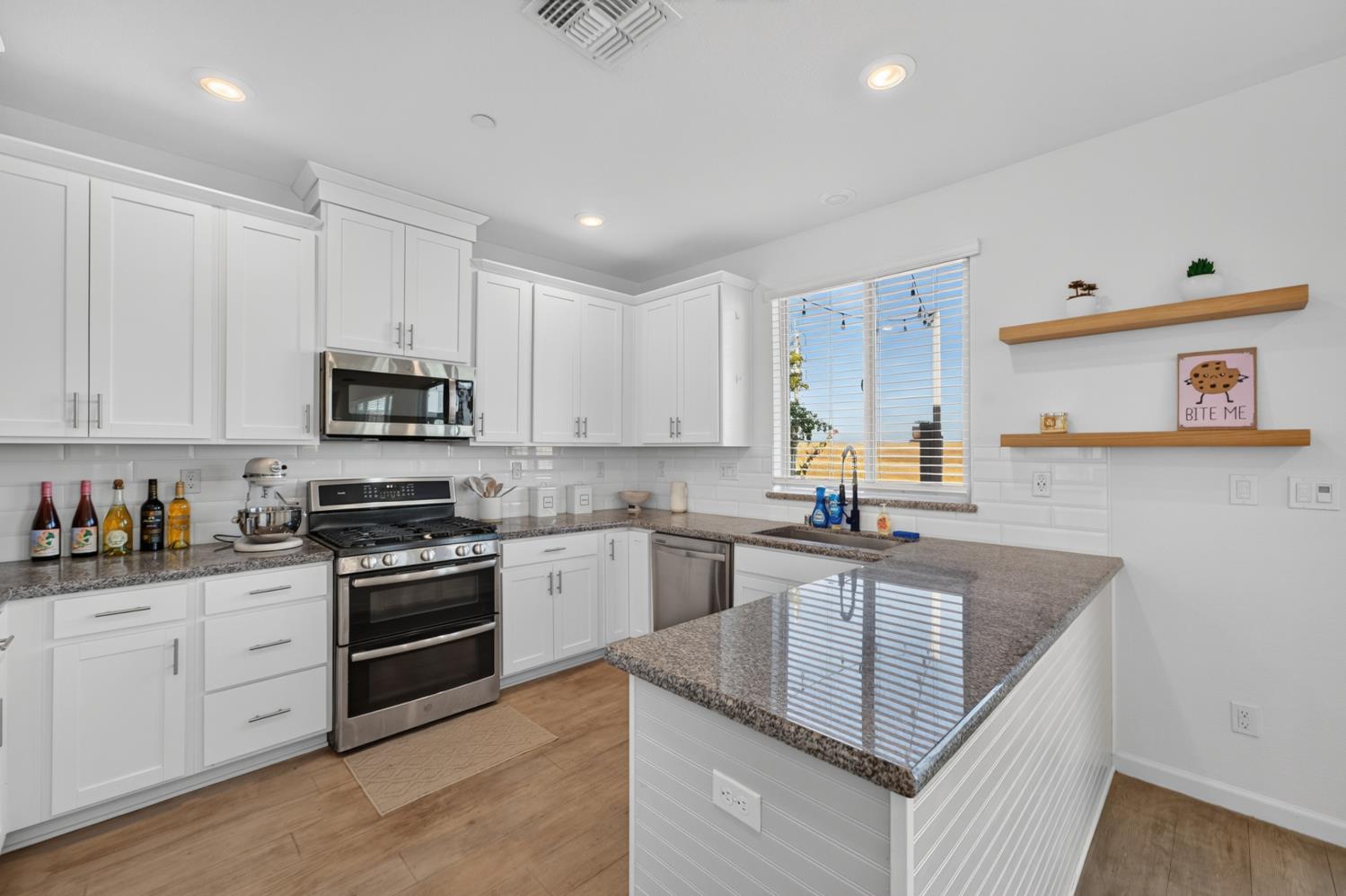3863 Ivan Way