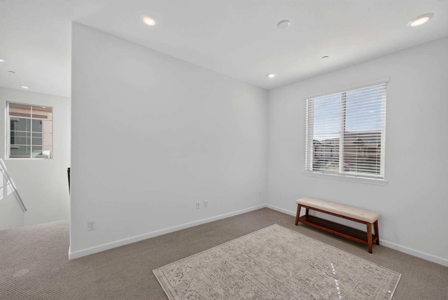 3863 Ivan Way