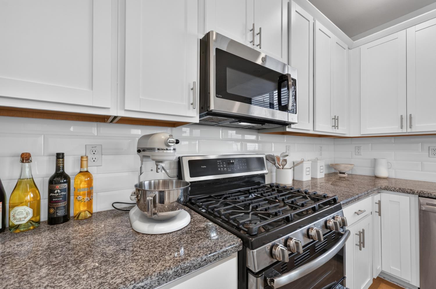 3863 Ivan Way