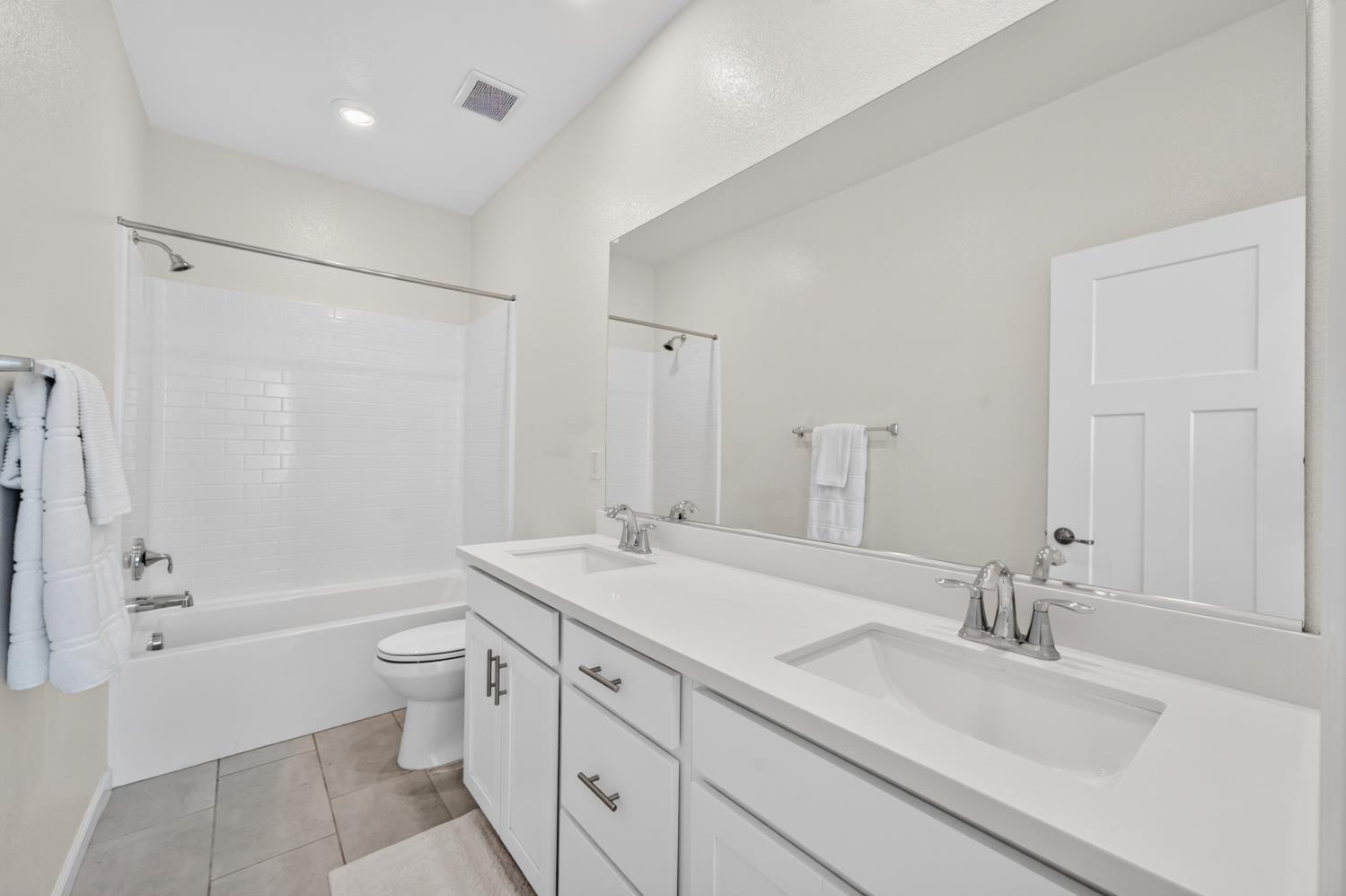 3863 Ivan Way
